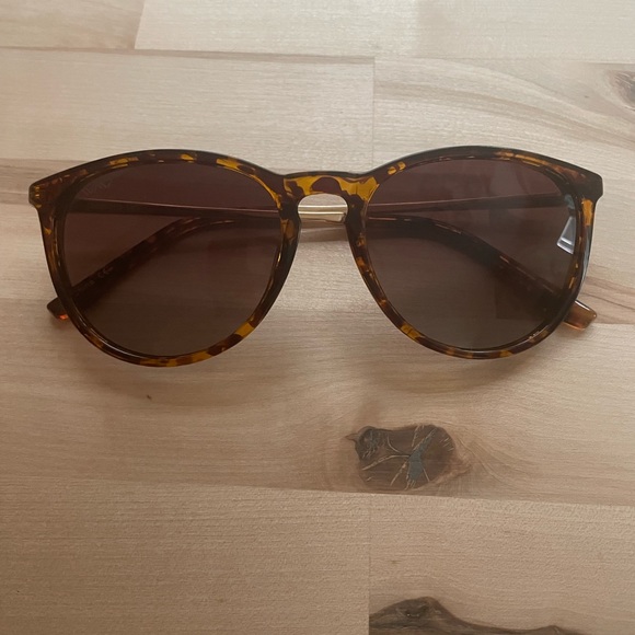 WMP Malia Tortoise Round Sunglasses - Picture 10 of 11